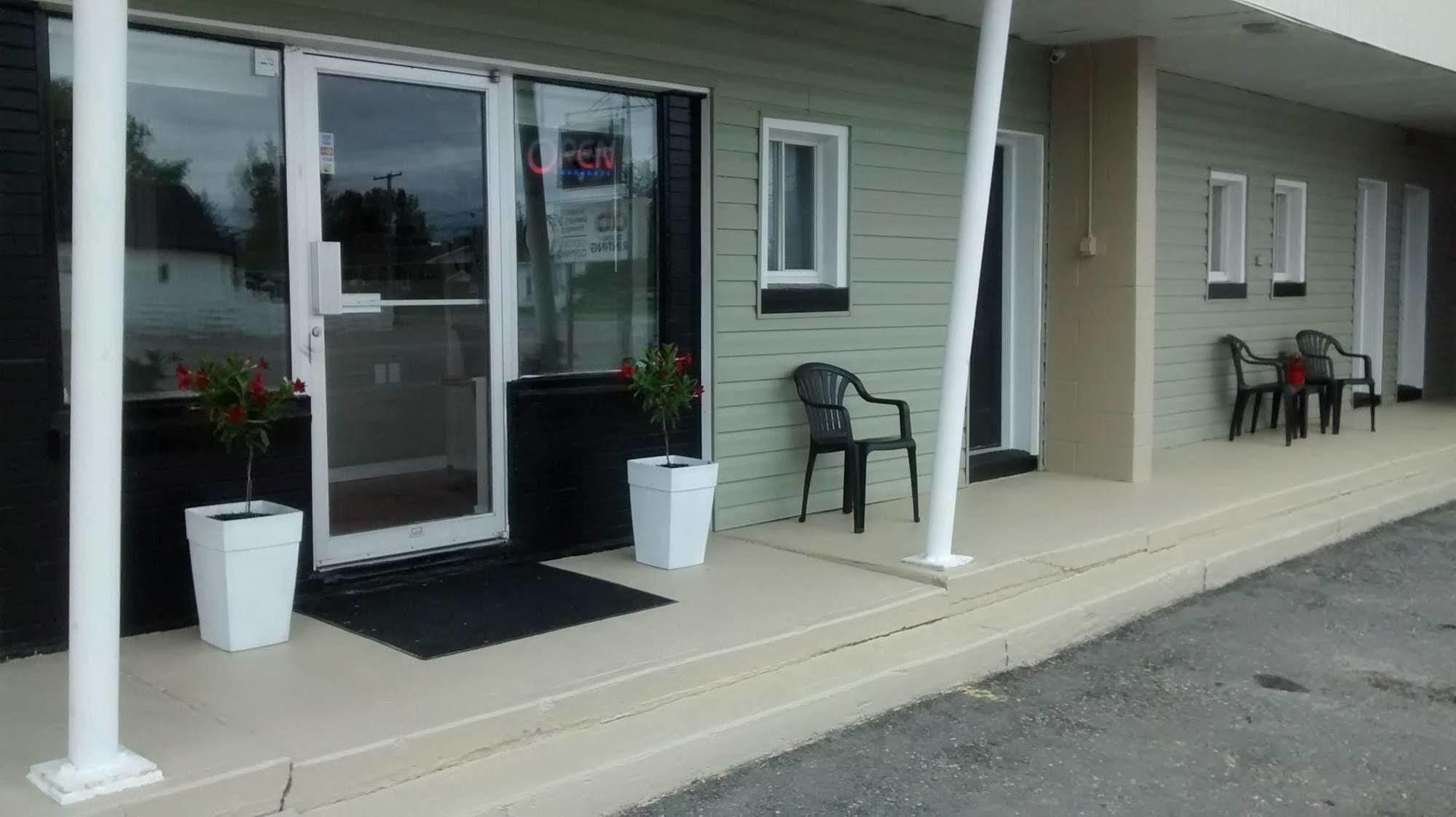 Wheel Inn Motel New Liskeard Exteriér fotografie